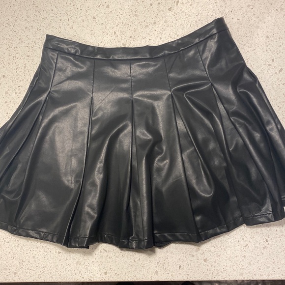Sky to Moon Dresses & Skirts - Black Leather-Look Pleated Skirt Size Medium Boutique Medium NWT